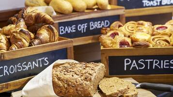 Daily buffet breakfast (EUR 21.50 per person)