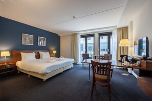 Executive Room | Minibar, in-room safe, desk, blackout drapes - Amrâth Grand Hotel Frans Hals (Haarlem)