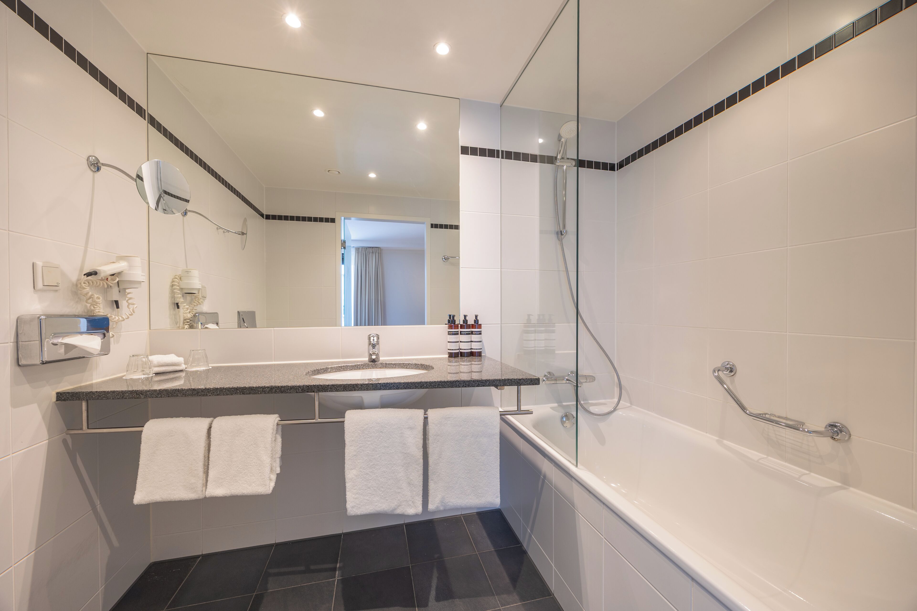 combined shower/bathtub, eco-friendly toiletries, hair dryer, towels