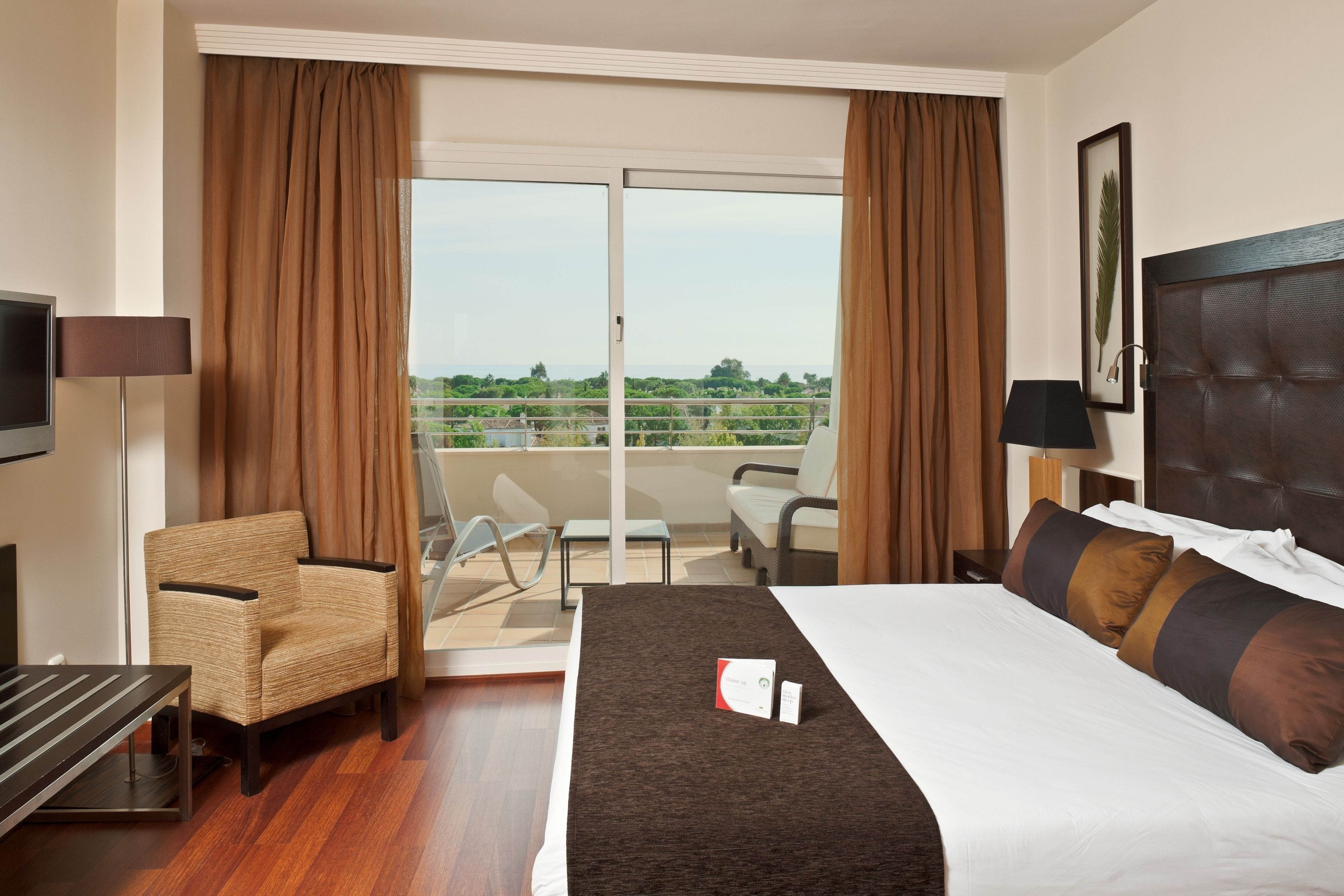 Suite (living room) | Premium bedding, down duvets, Select Comfort beds, minibar