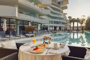 Outdoor dining - Senator Banús Adults Recomended (Estepona)