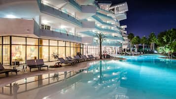 2 outdoor pools, pool umbrellas, sun loungers