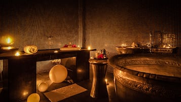 Sauna, hot tub, steam room, hot springs/mineral springs
