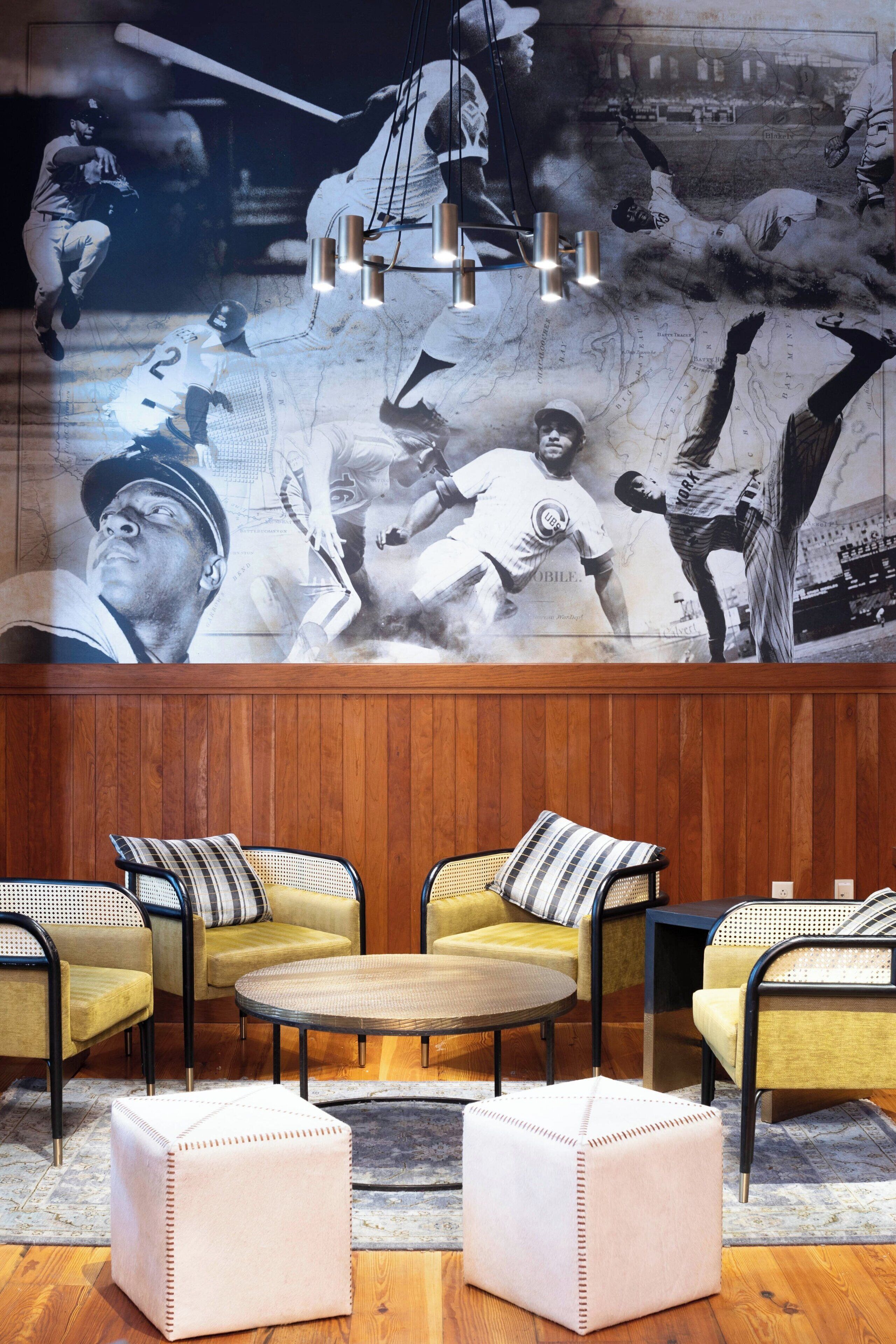 3 restaurants, breakfast, lunch, dinner served; italian cuisine