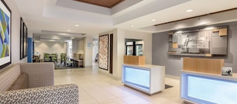 Holiday Inn Express & Suites Shawnee by IHG