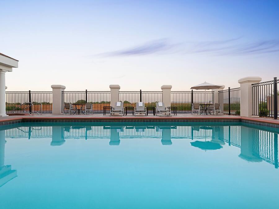 Sesongbasert utendørsbasseng