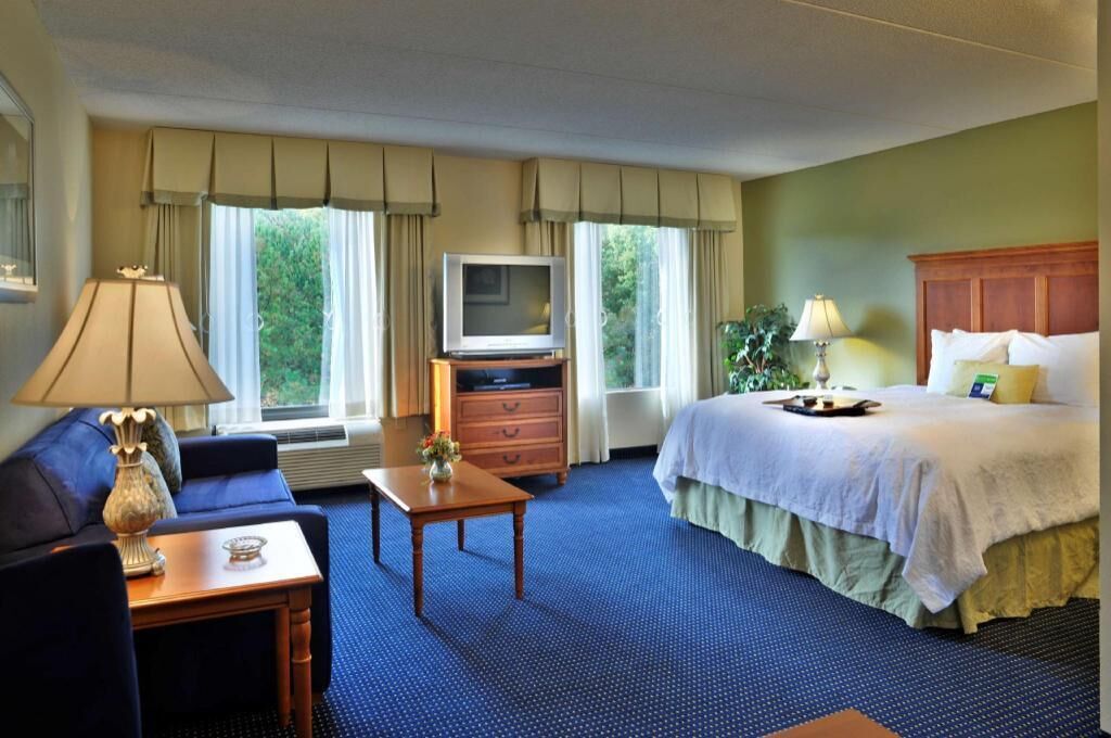 Pillowtop beds, in-room safe, desk, laptop workspace