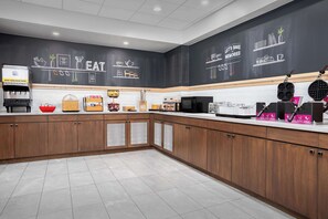 Free daily continental breakfast - Hampton Inn & Suites ATL-Six Flags (Lithia Springs)