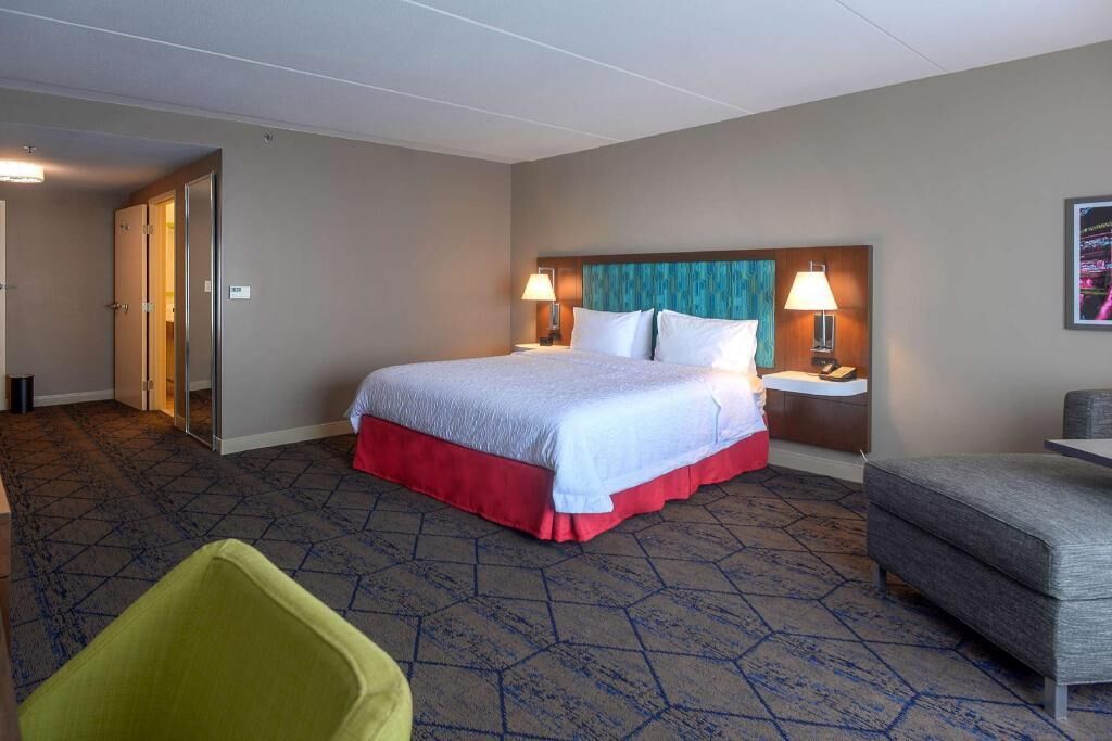 Pillowtop beds, in-room safe, desk, laptop workspace