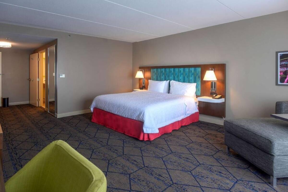 Pillowtop beds, in-room safe, desk, laptop workspace