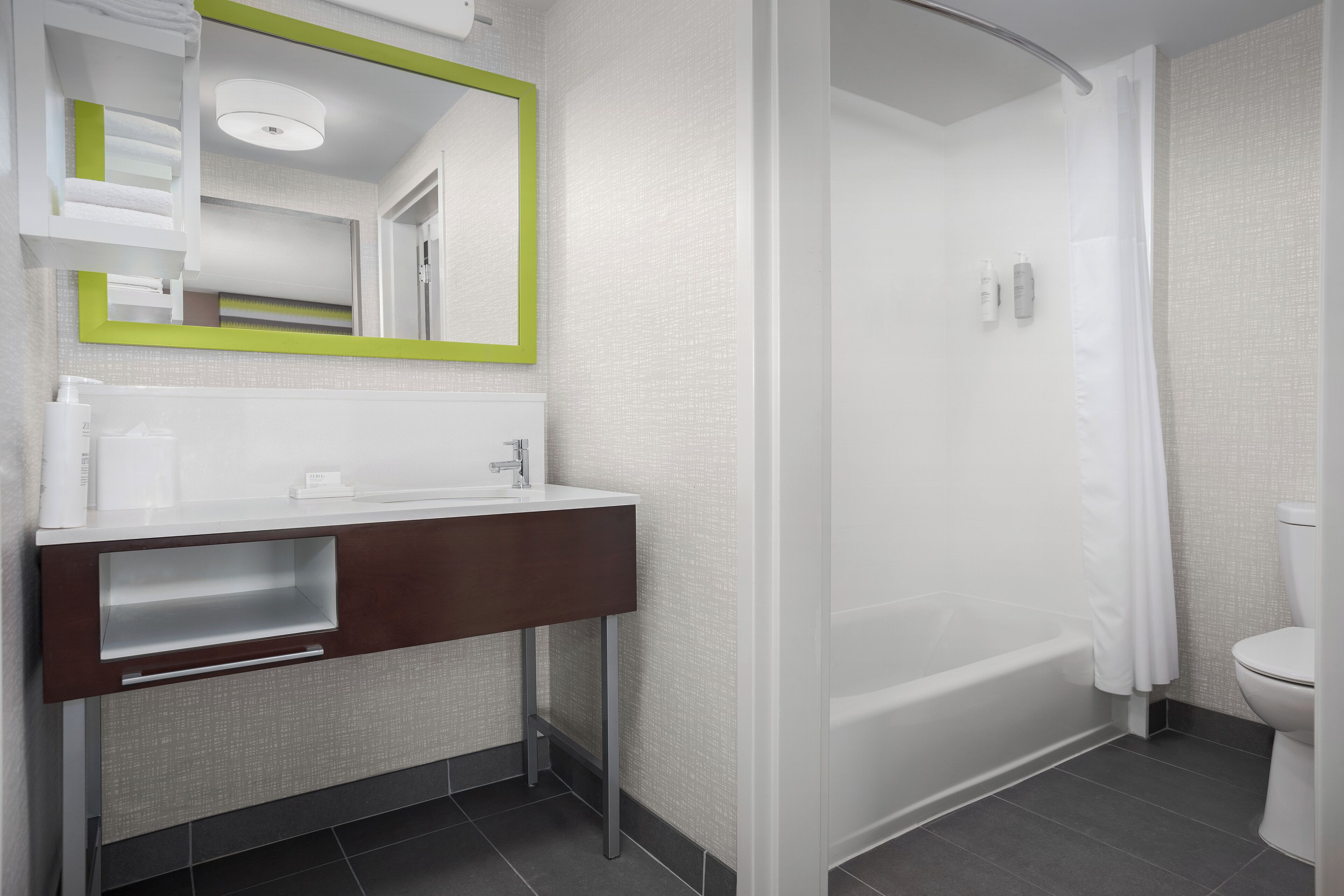 studio suite | bathroom | free toiletries, hair dryer, towels
