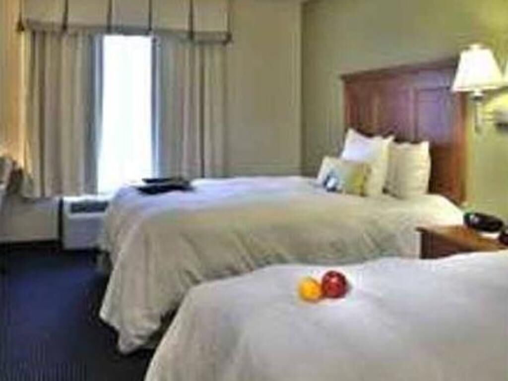 Pillowtop beds, in-room safe, desk, laptop workspace