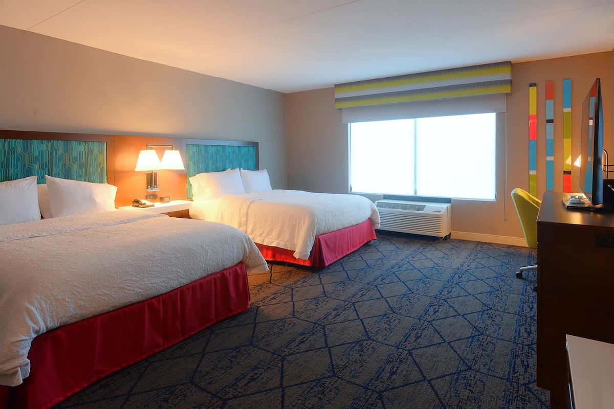 Pillowtop beds, in-room safe, desk, laptop workspace