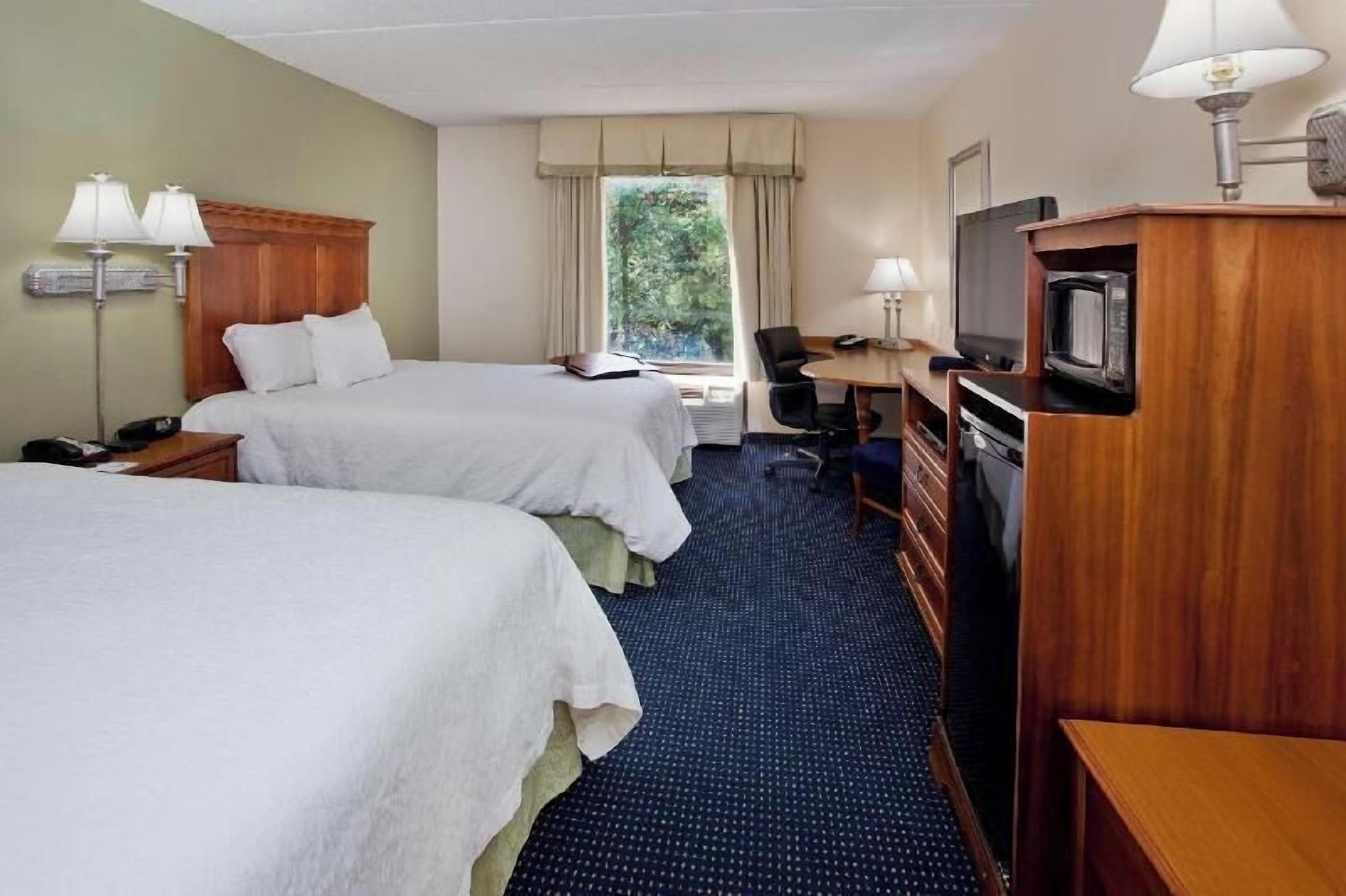 Pillowtop beds, in-room safe, desk, laptop workspace
