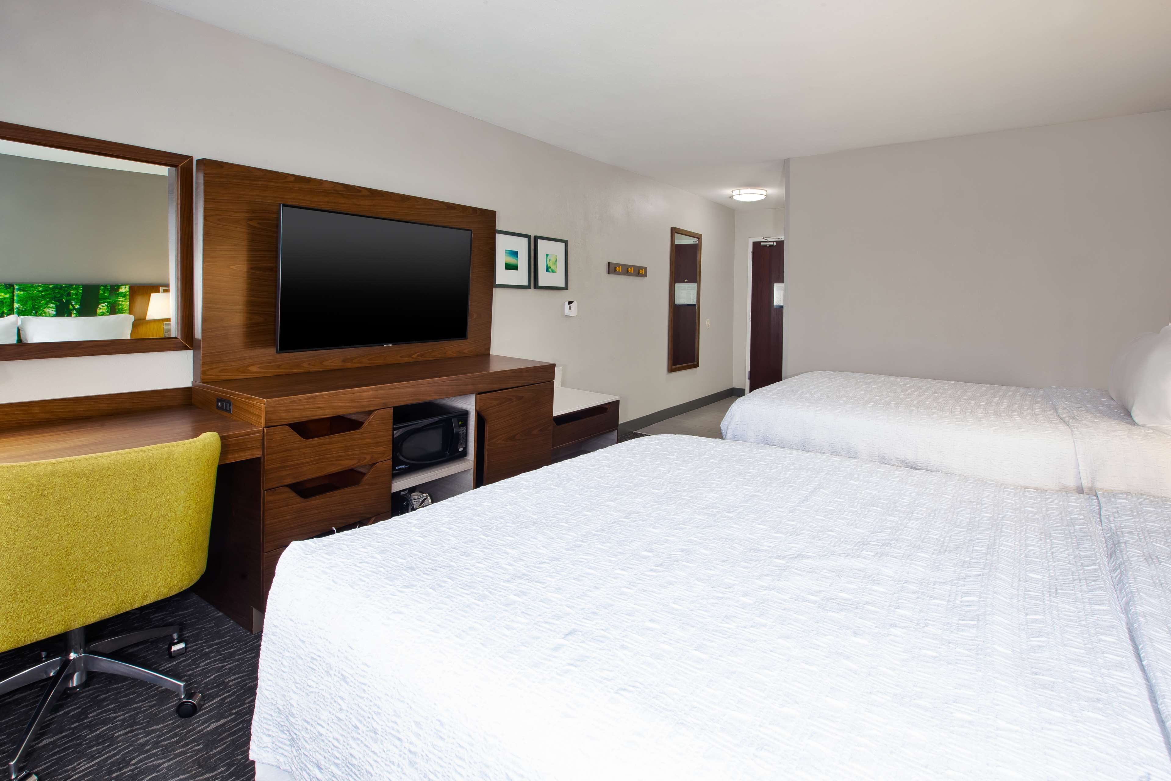 room | in-room safe, iron/ironing board, free wifi, bed sheets