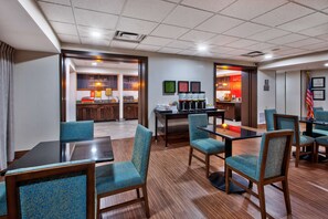 Free daily buffet breakfast - Hampton Inn Clarion (Clarion)