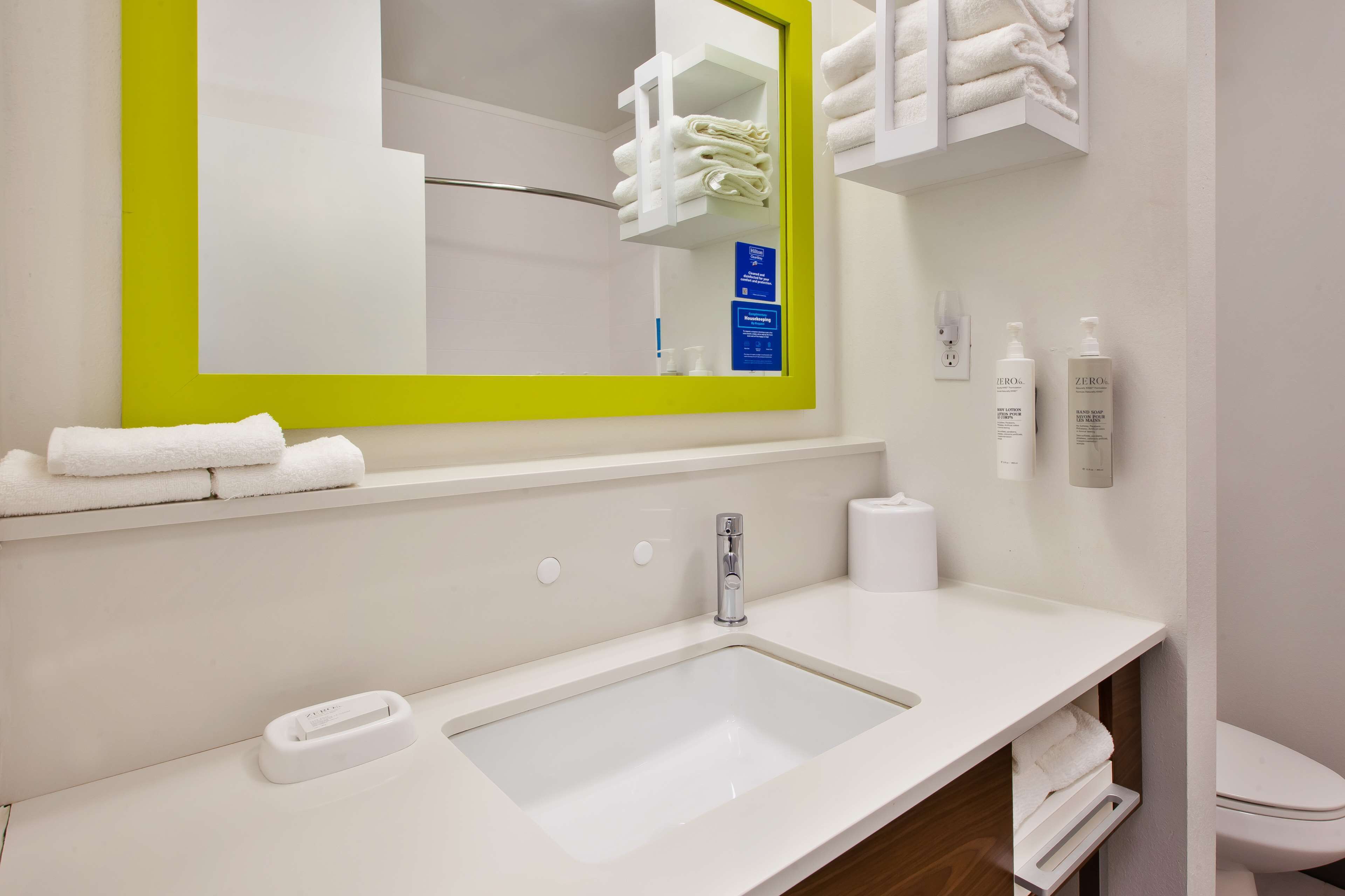 room, 1 king bed, non smoking | bathroom | hair dryer, bathrobes, towels