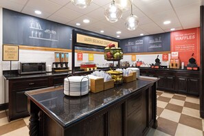 Free daily buffet breakfast  - Hampton Inn & Suites Wells-Ogunquit (Wells)