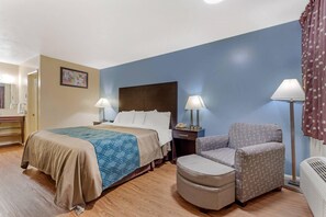 Standard Room, 1 King Bed, Non Smoking | Premium bedding, desk, soundproofing, iron/ironing board