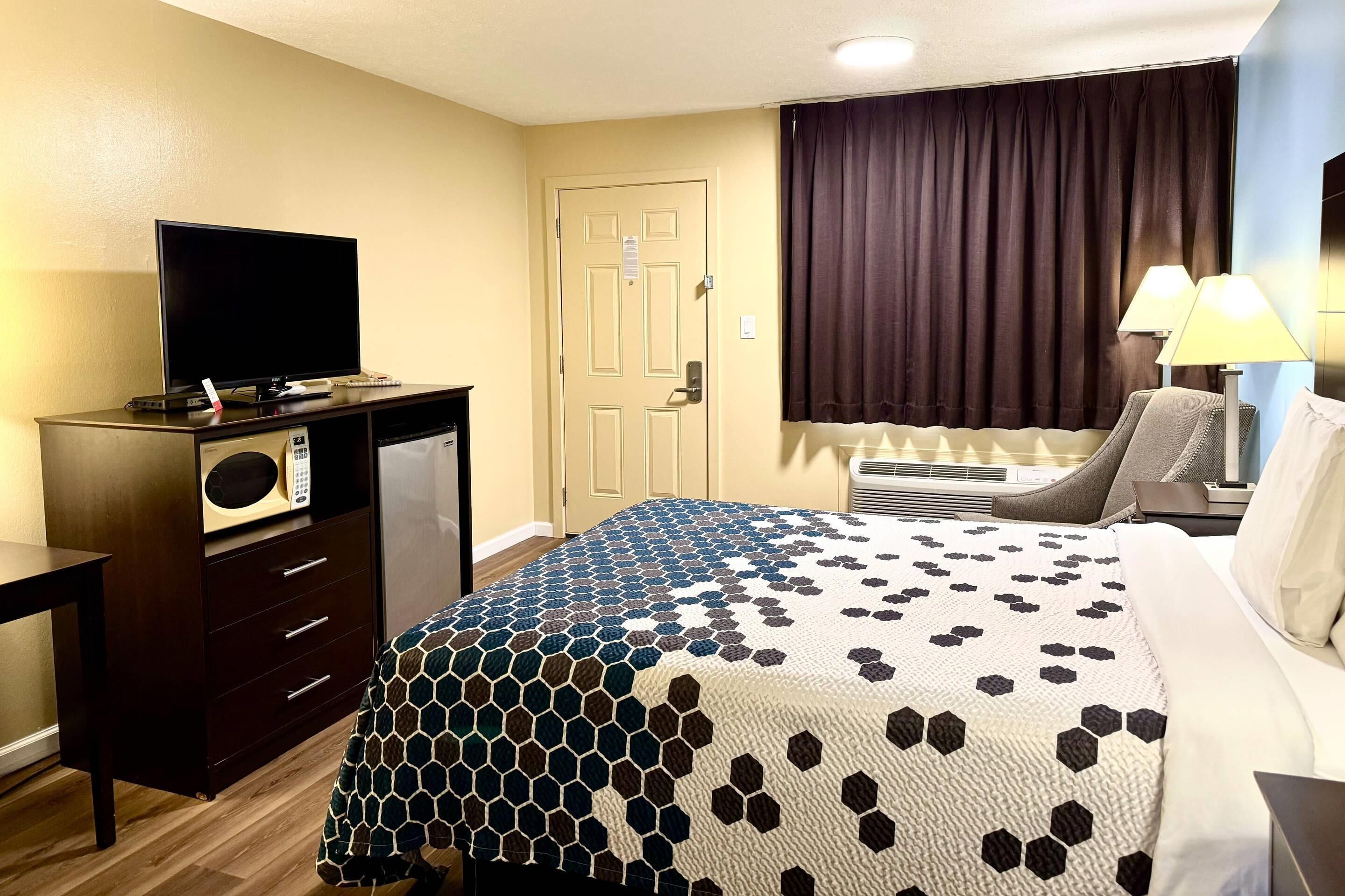 Camera Standard, 1 letto queen, non fumatori | Biancheria da letto di alta qualità, una scrivania, insonorizzazione