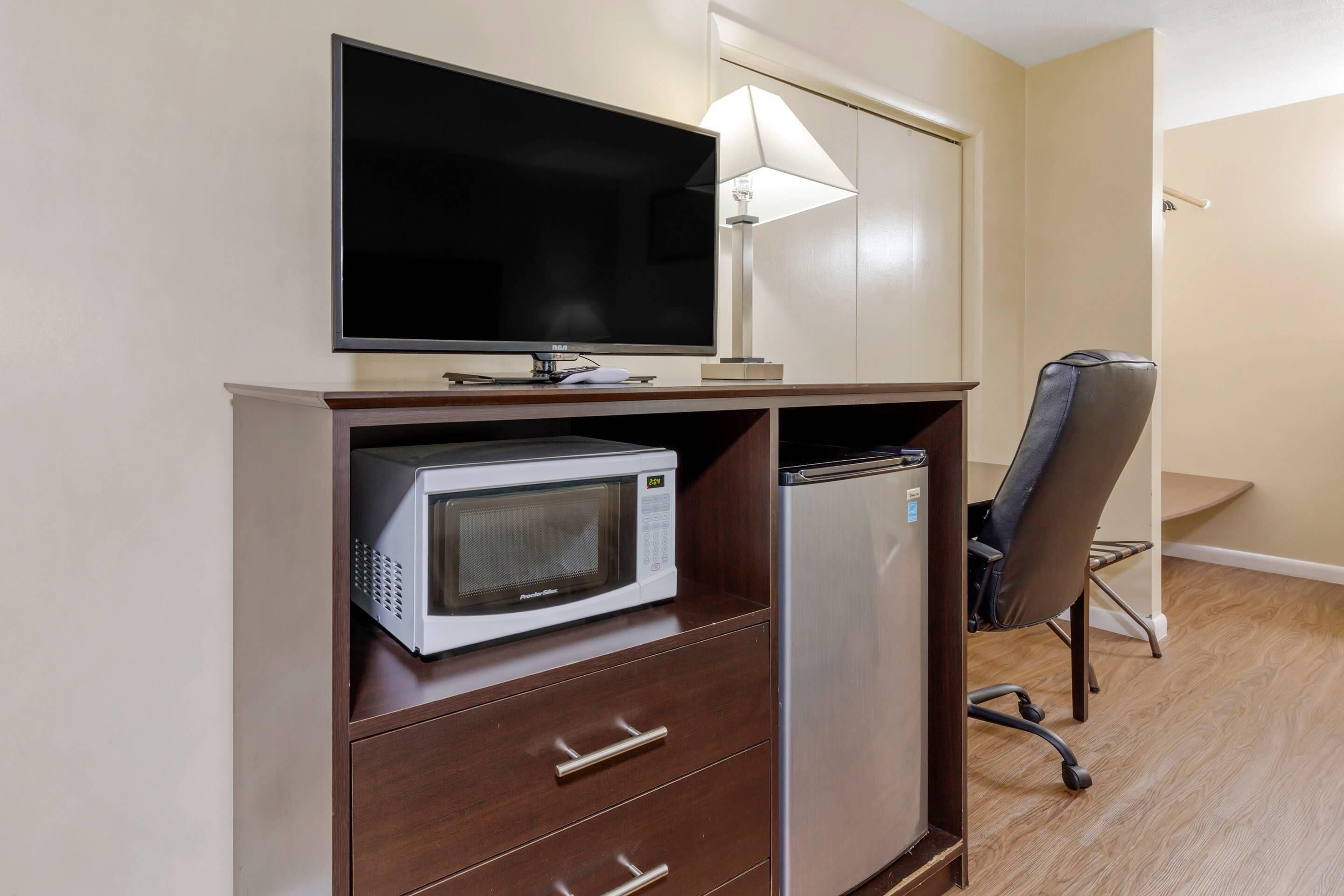Standardzimmer, 1 King-Bett, Nichtraucher | Hochwertige Bettwaren, Schreibtisch, schallisolierte Zimmer