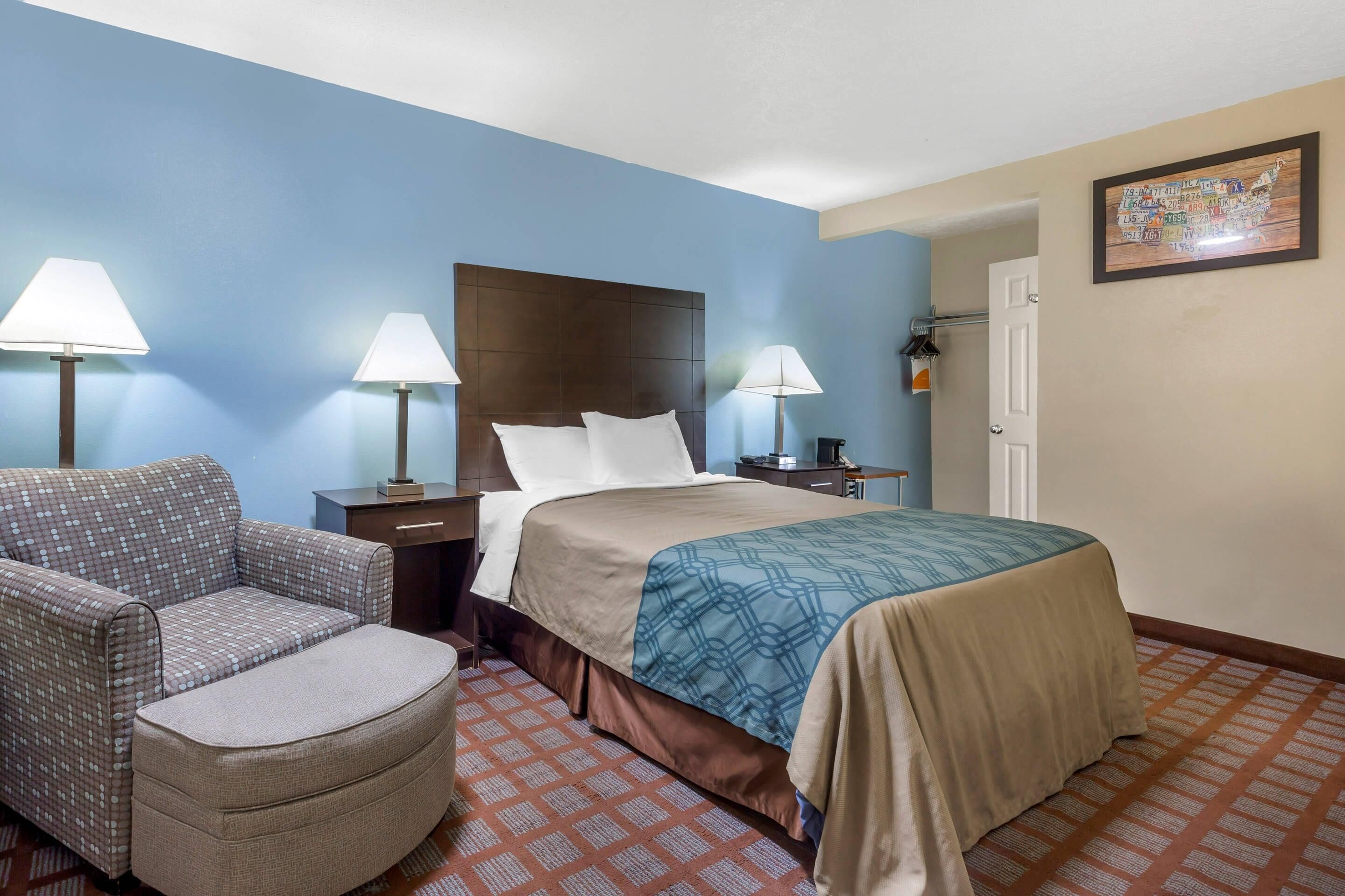 Habitación estándar, 1 cama Queen size, para no fumadores | Ropa de cama de alta calidad, escritorio y insonorización 