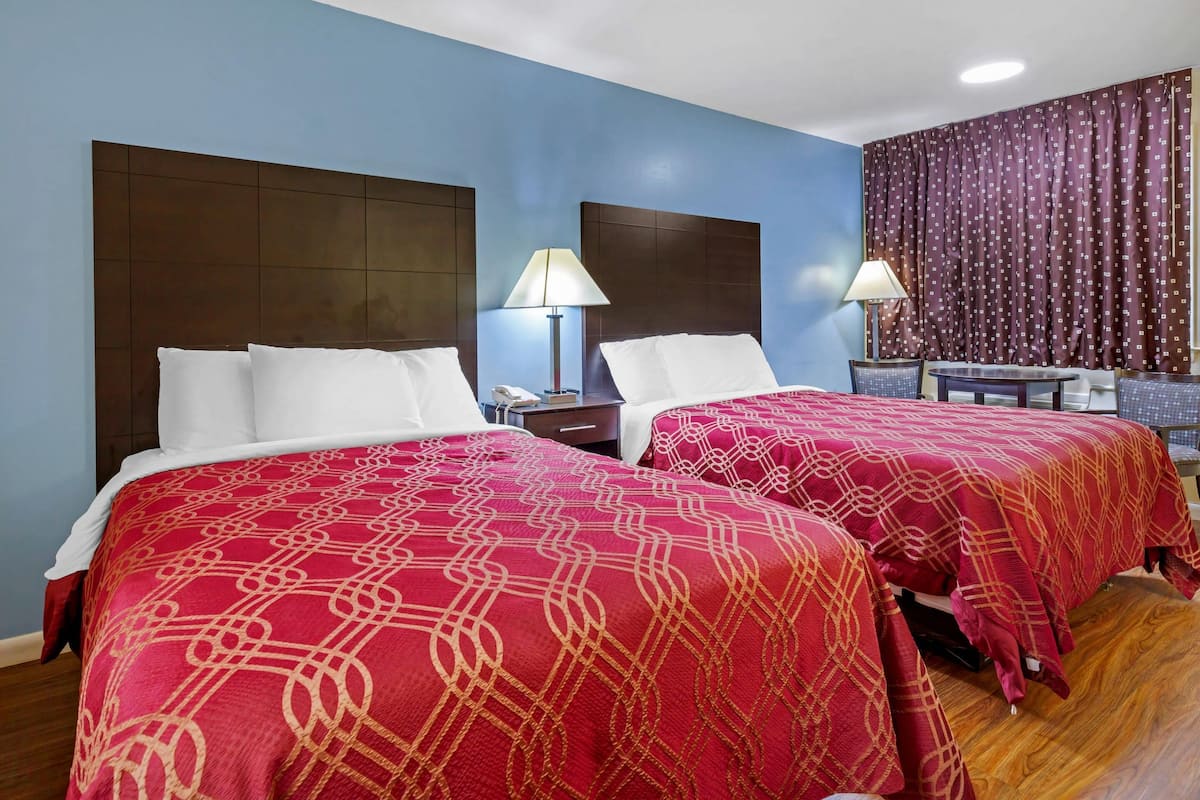 Ropa de cama de alta calidad, escritorio y insonorización