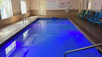 Indoor pool, sun loungers