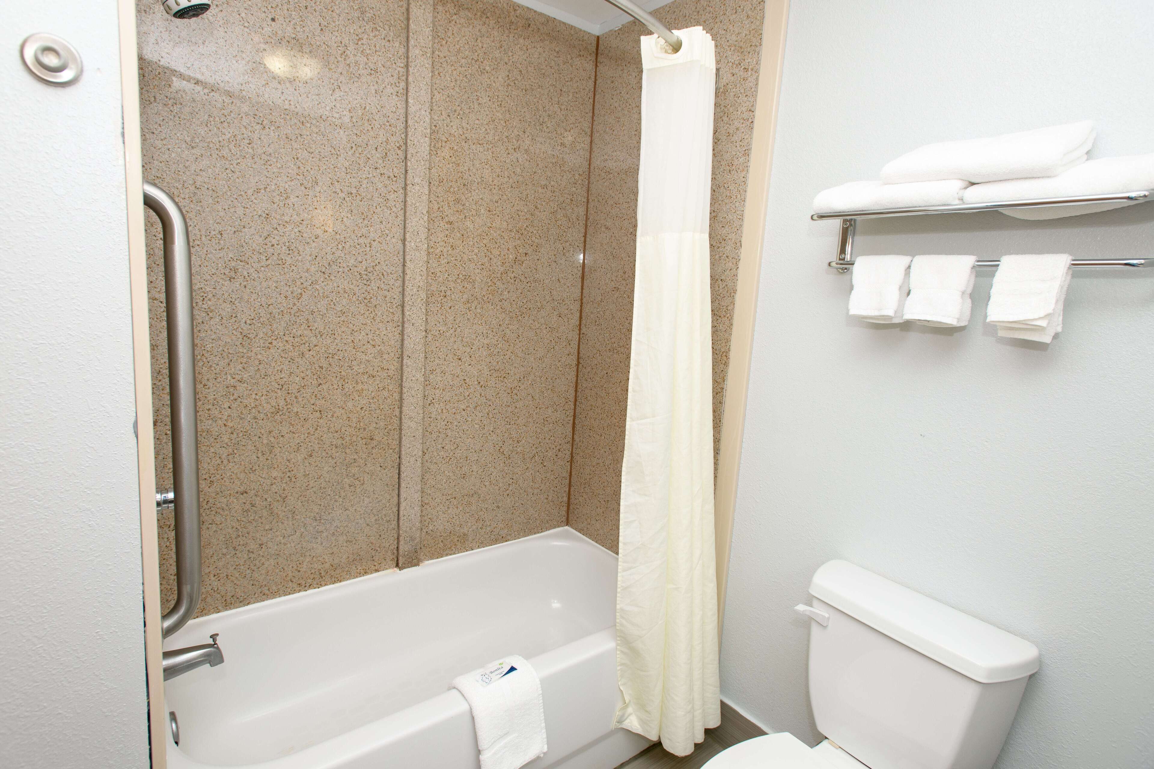 room, 2 queen beds, non smoking | bathroom | combined shower/bathtub, free toiletries, hair dryer, towels