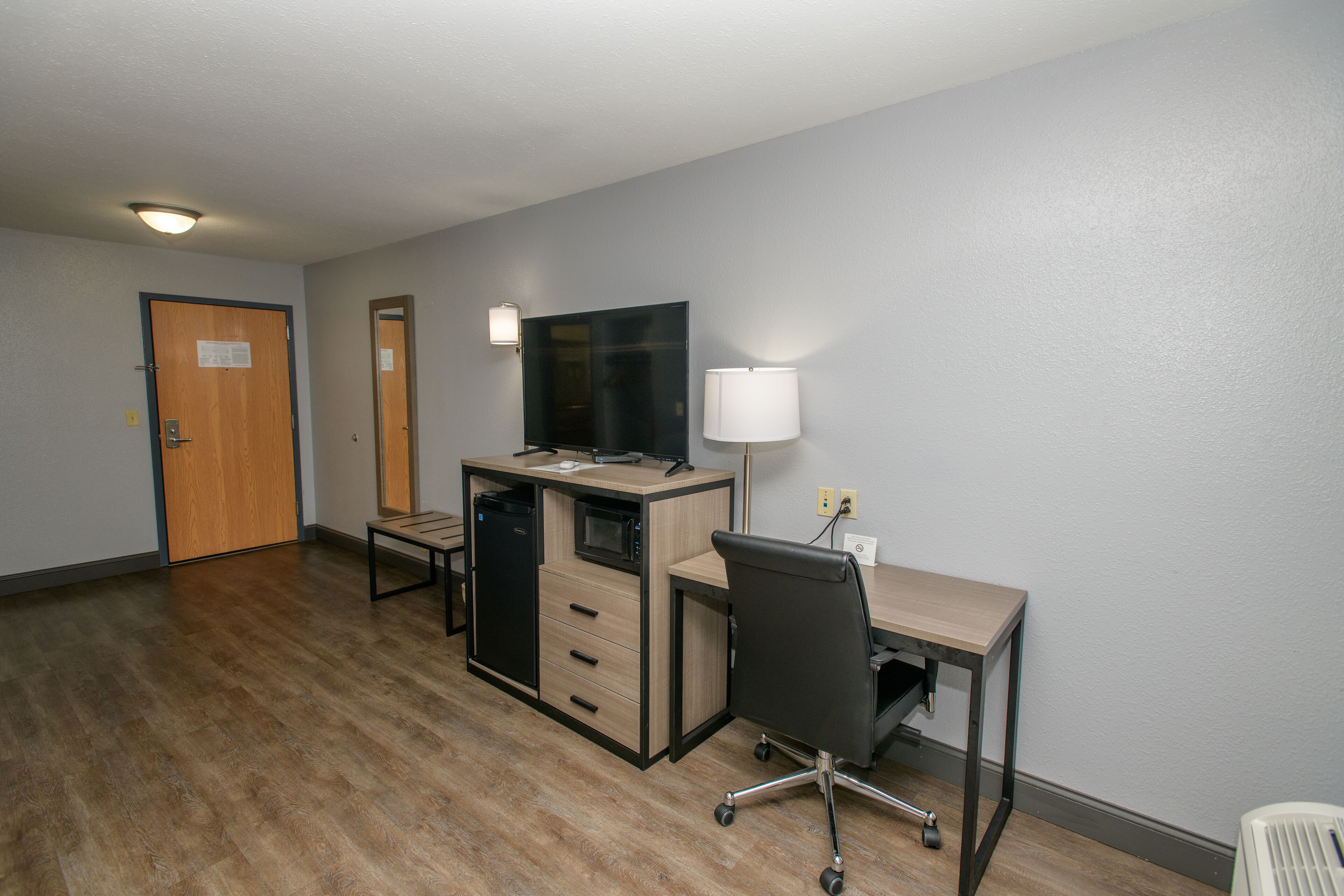 Comfort Room, 1 Bedroom | 1 bedroom, premium bedding, desk, blackout drapes