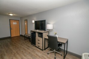 Comfort Room, 1 Bedroom | 1 bedroom, premium bedding, desk, blackout curtains