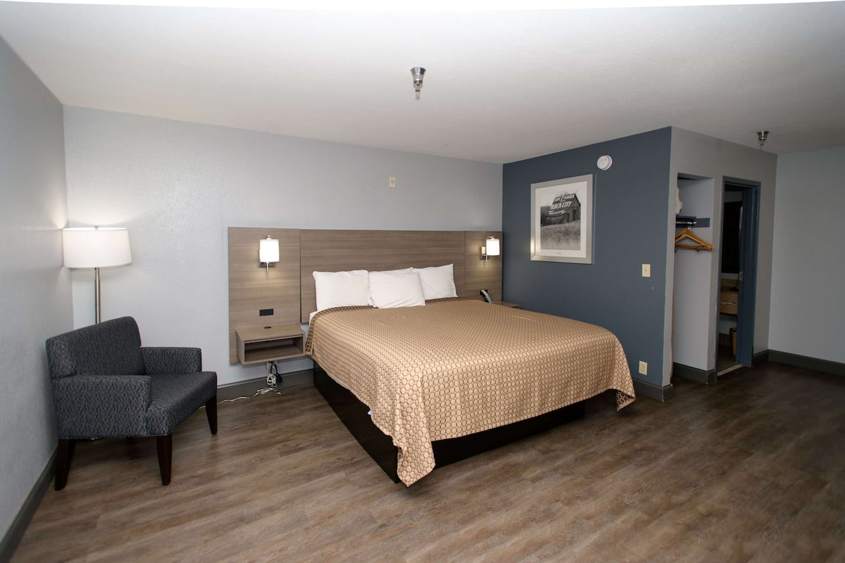 Comfort Room, 1 Bedroom | 1 bilik tidur, peralatan tempat tidur premium, meja