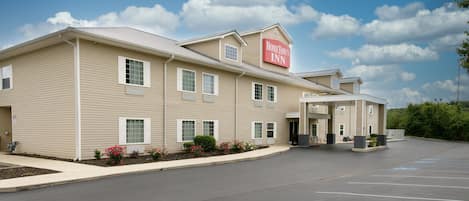 A Hometown Inn with a parking lot and a covered entrance.