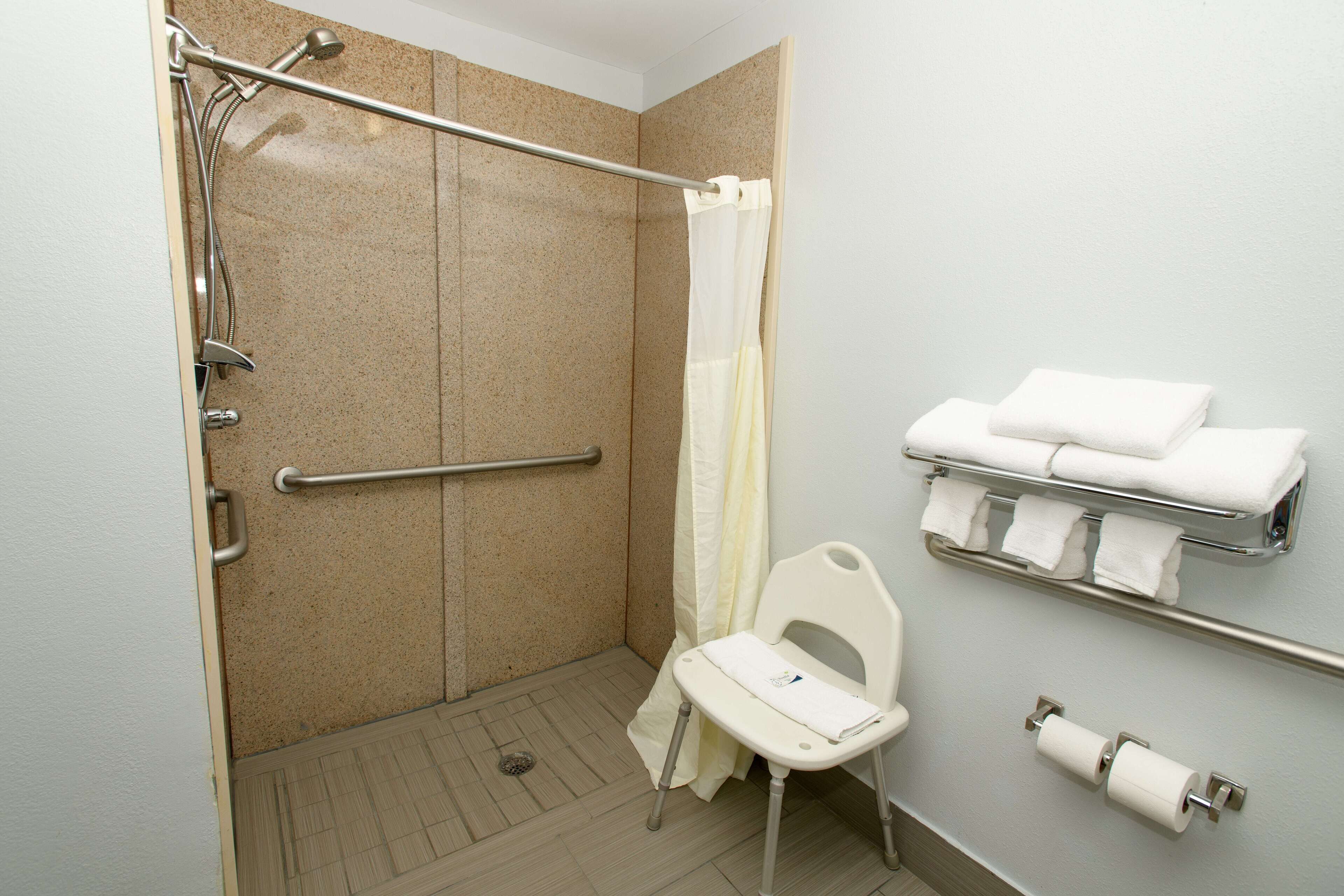 room, 2 queen beds, non smoking | bathroom | combined shower/bathtub, free toiletries, hair dryer, towels