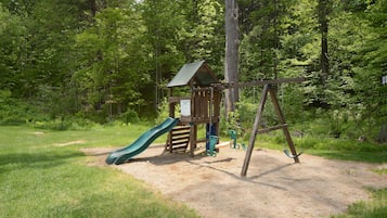 Zona de juegos infantil al aire libre