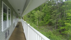 Honeymoon Suite, 1 King Bed | Balcony - Studio Motel (Lake George)