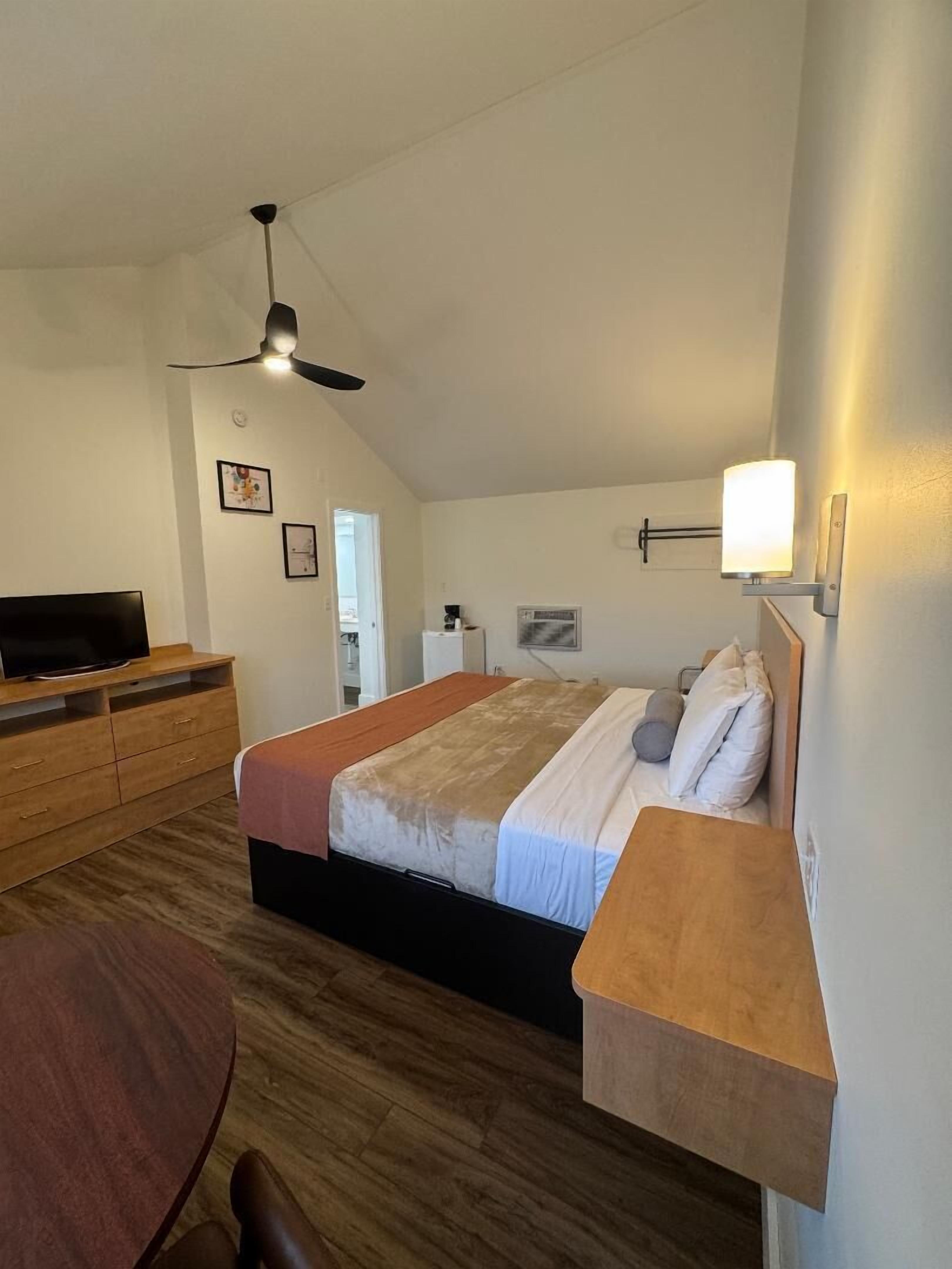 Single King room | 高档床上用品、特色家居、办公桌、免费 WiFi