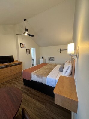 Single King room | 高档床上用品、特色家居、办公桌、免费 WiFi
