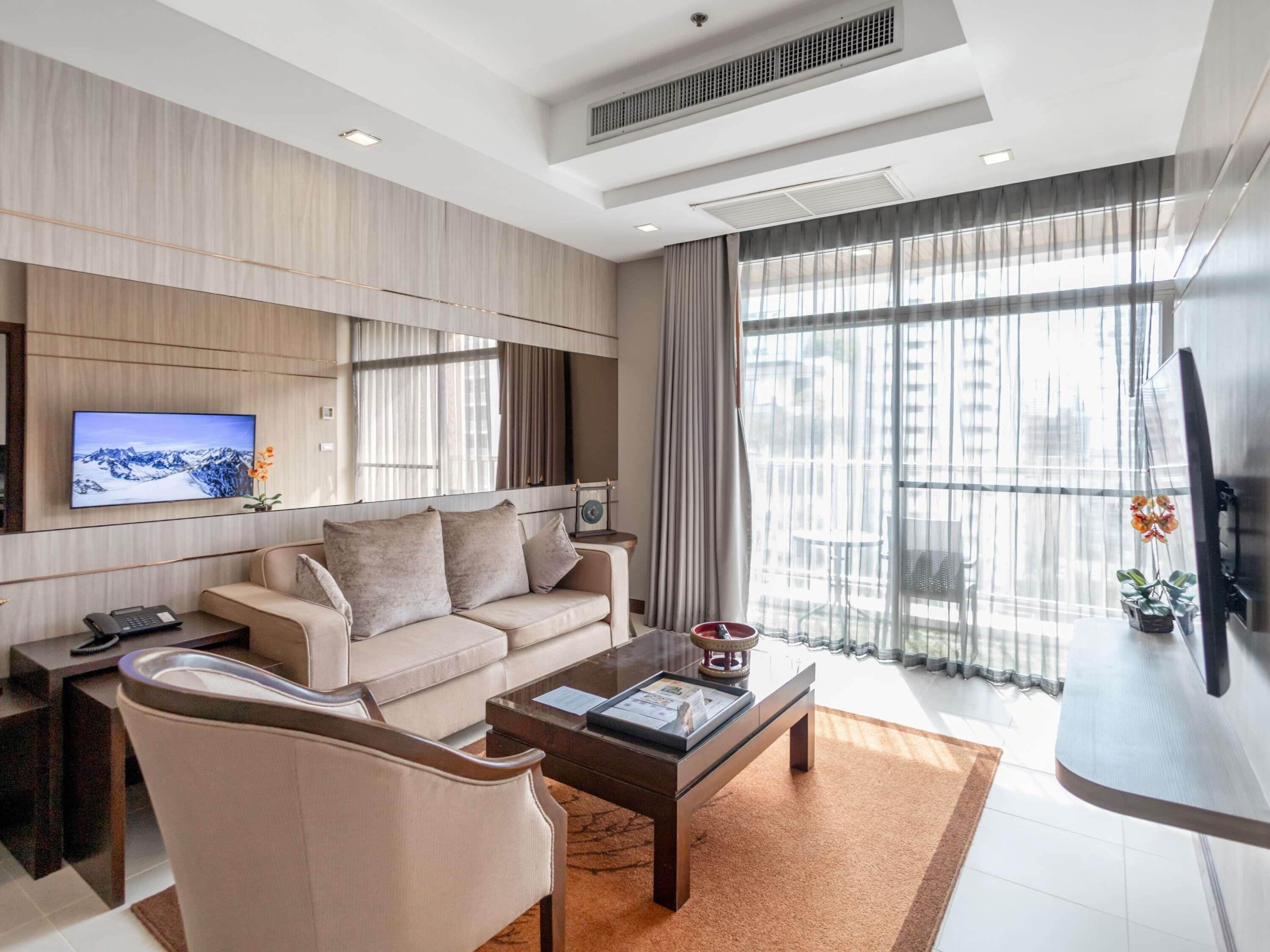 Grand Suite, 1 King Bed, Balcony (Living Room) | 1 bedroom, in-room safe, desk, soundproofing