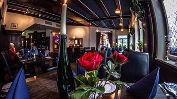 Frühstück, Mittagessen, internationale Küche, Speisen im Freien