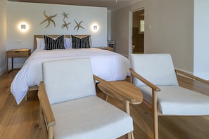 Premium bedding, down comforters, minibar, in-room safe - Hide Away Guest House (Knysna)