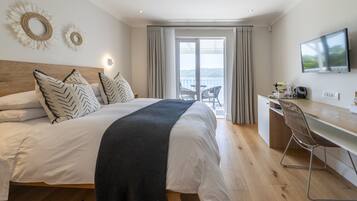 Superior Room, 1 Queen Bed, Lagoon View | Premium bedding, down comforters, minibar, in-room safe