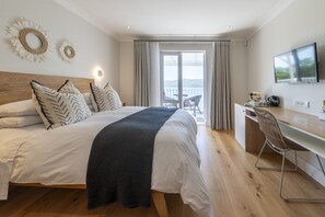 Ropa de cama de alta calidad, cubrecamas y minibar 