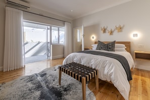 Standard Room, 1 Queen Bed | Premium bedding, down comforters, minibar, in-room safe