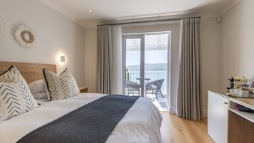 Superior Room, 1 Queen Bed, Lagoon View