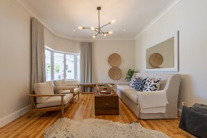 Lounge - Hide Away Guest House (Knysna)