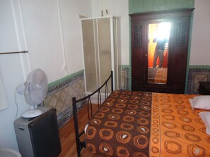 Habitación doble, baño compartido (Shower, Bidet & Sink; Balcony) | Wifi gratis 