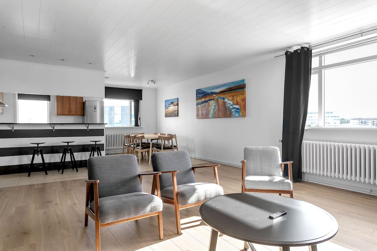 Standard Apartment, 2 Bedrooms, Mountain View | Individually decorated, desk, laptop workspace, soundproofing