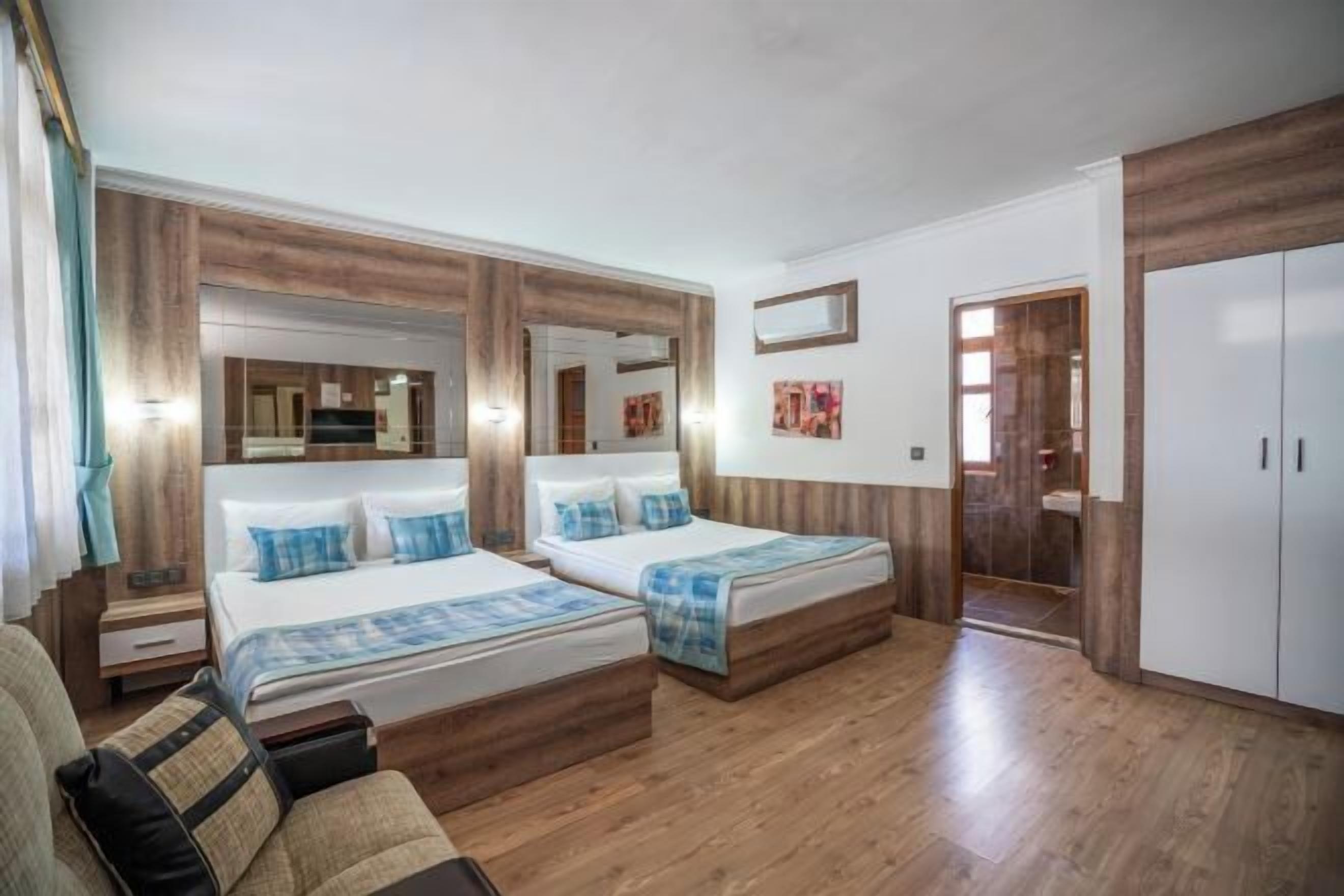 1 bilik tidur, peralatan tempat tidur premium, bar mini, kalis bunyi 