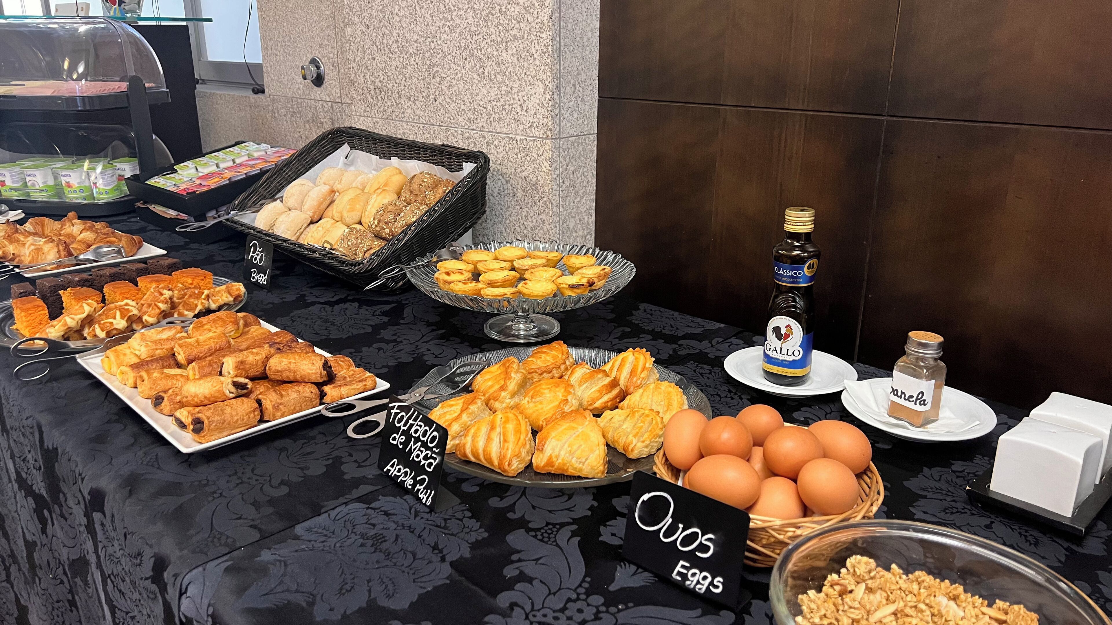 Petit déjeuner buffet servi tous les jours en supplément